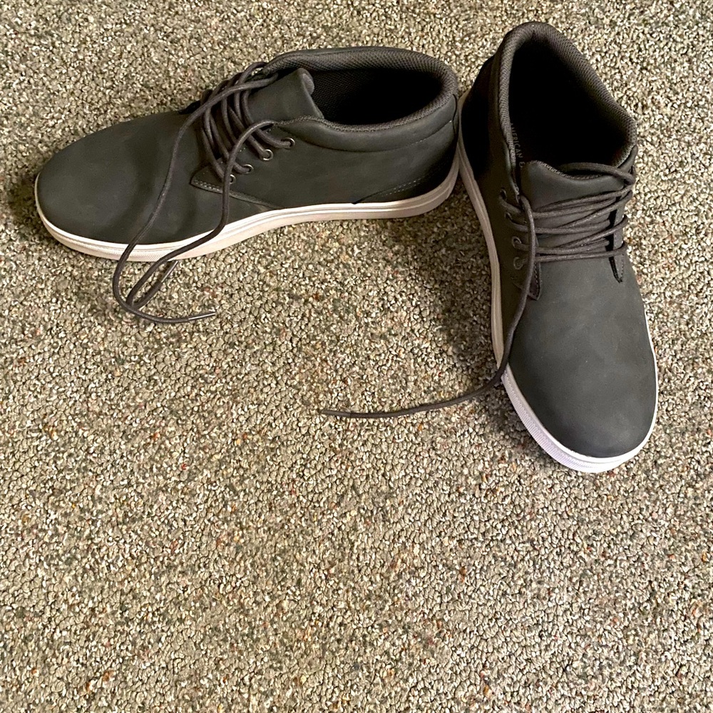 Men’s American Eagle shoes/boots. Like new. Sz 10